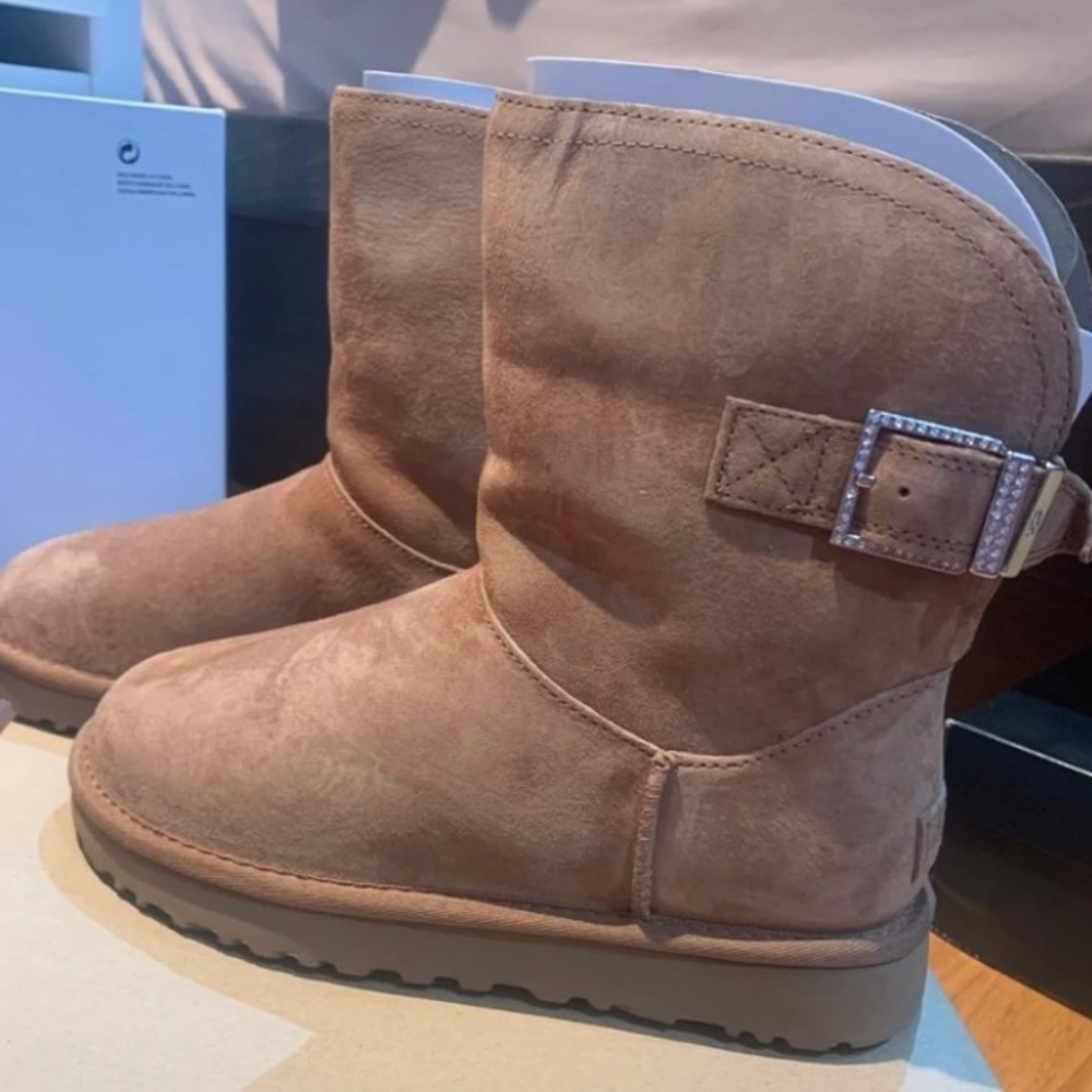 UGG Remora Buckle with Che